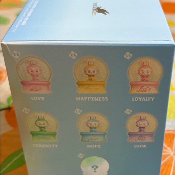 Pop Mart Big Into EnergySnow Globe with light  Blind Box - Picture 2 of 3